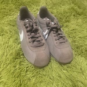 beige nike cortez’s